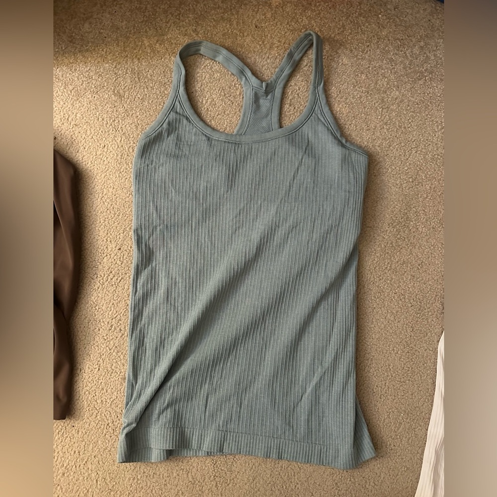 Lululemon tank